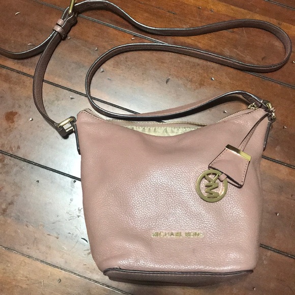 USED— AUTHENTIC MICHEAL KORS DUSTY ROSE CROSSBODY - Picture 4 of 8